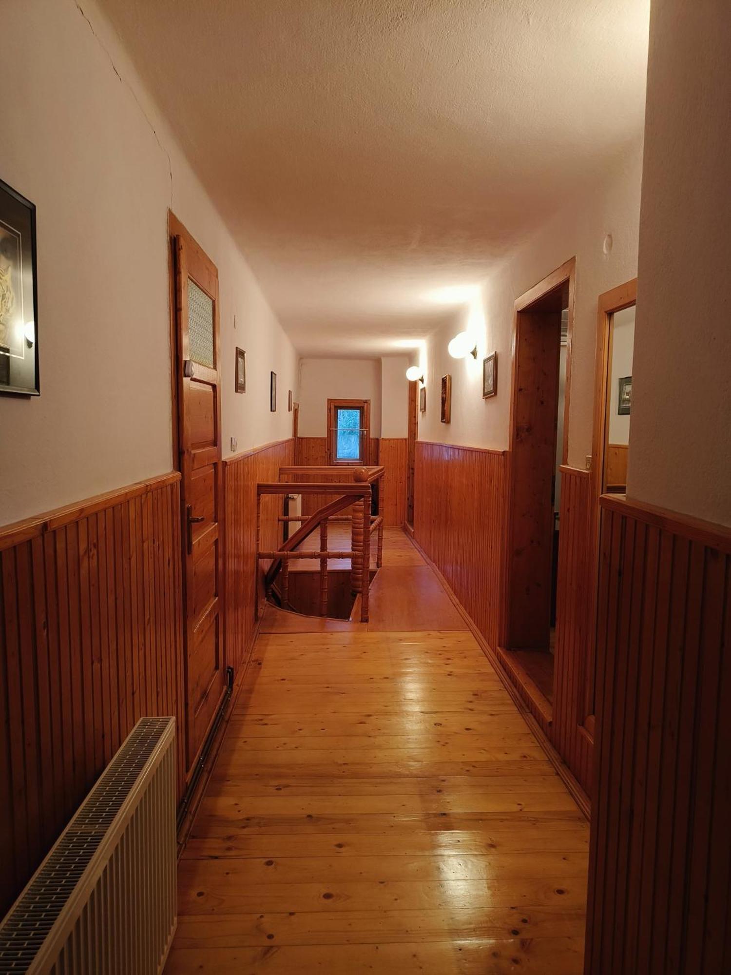 פוינה מרולוי Casa Dintre Meri מראה חיצוני תמונה