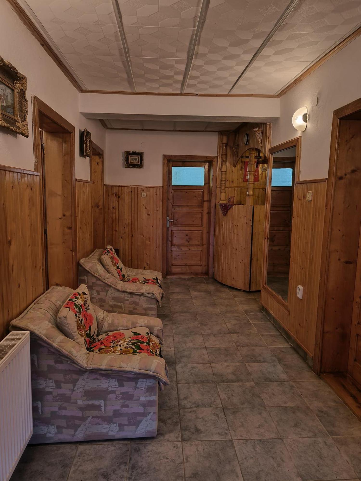 פוינה מרולוי Casa Dintre Meri מראה חיצוני תמונה