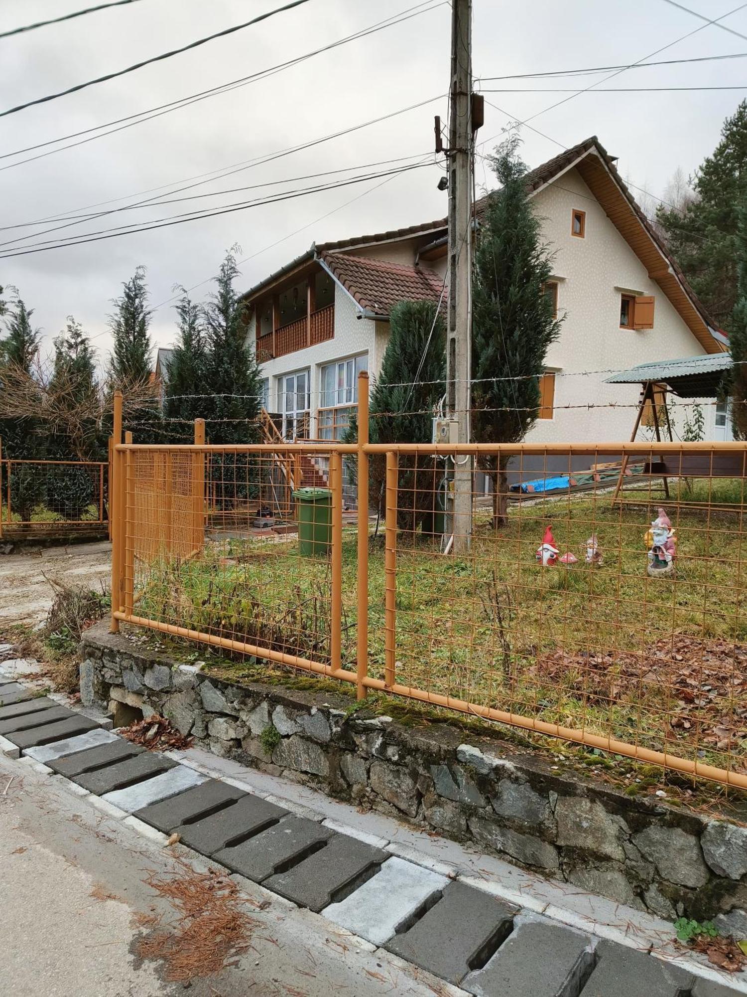פוינה מרולוי Casa Dintre Meri מראה חיצוני תמונה