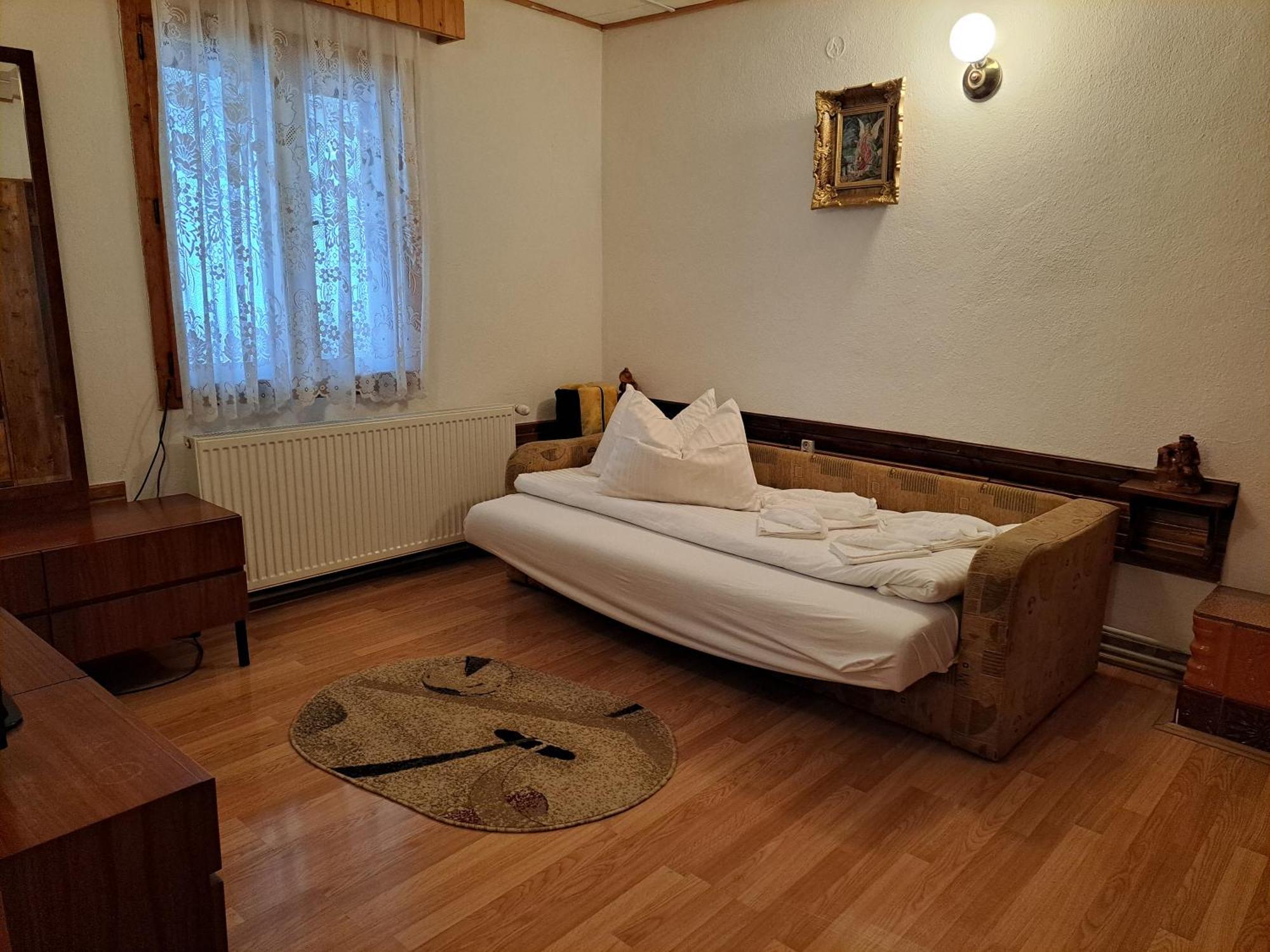 פוינה מרולוי Casa Dintre Meri מראה חיצוני תמונה