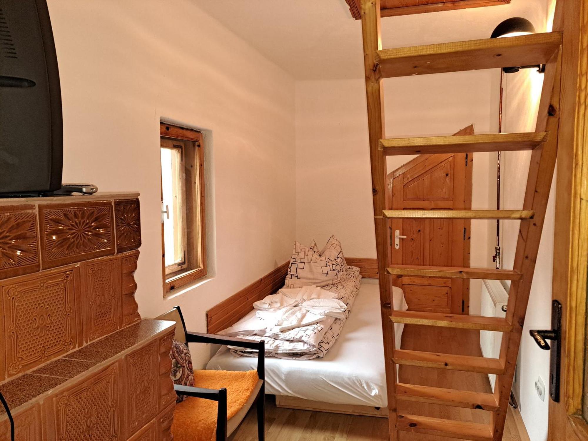 פוינה מרולוי Casa Dintre Meri מראה חיצוני תמונה