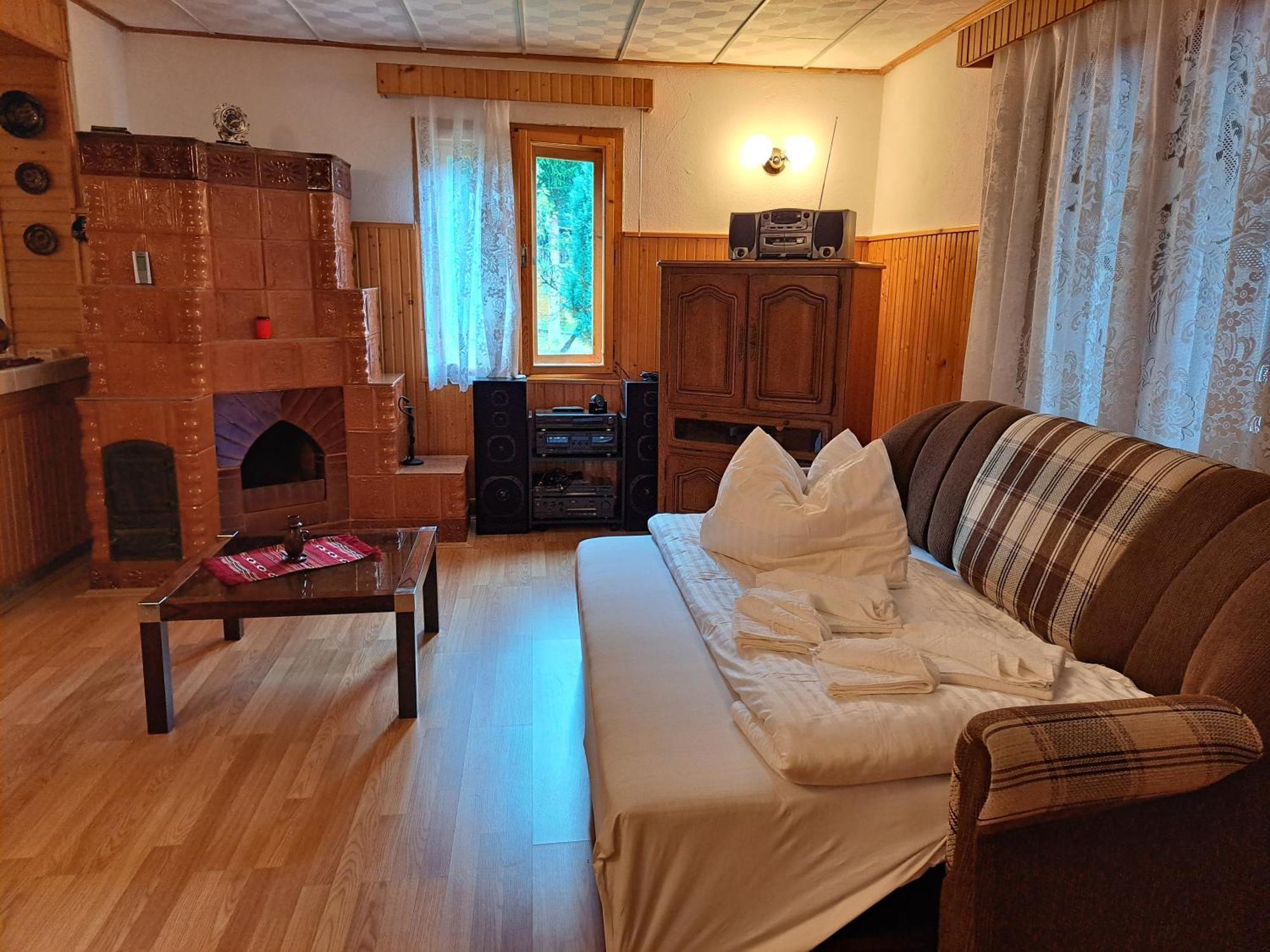 פוינה מרולוי Casa Dintre Meri מראה חיצוני תמונה